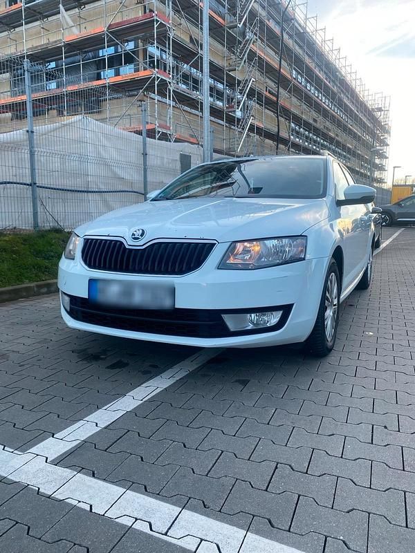 Gebraucht Skoda Octavia 126 PS (92 kW) 2015 Weiß Kleinwagen