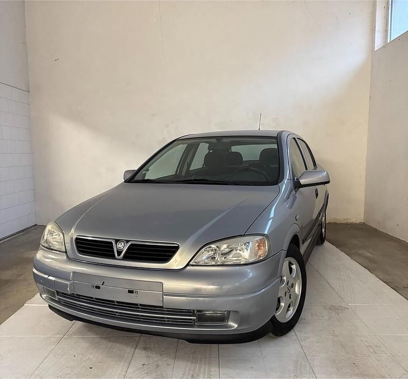 Silber Gebraucht 2001 Opel Astra Kleinwagen | 1.750 € - Bild 1/4