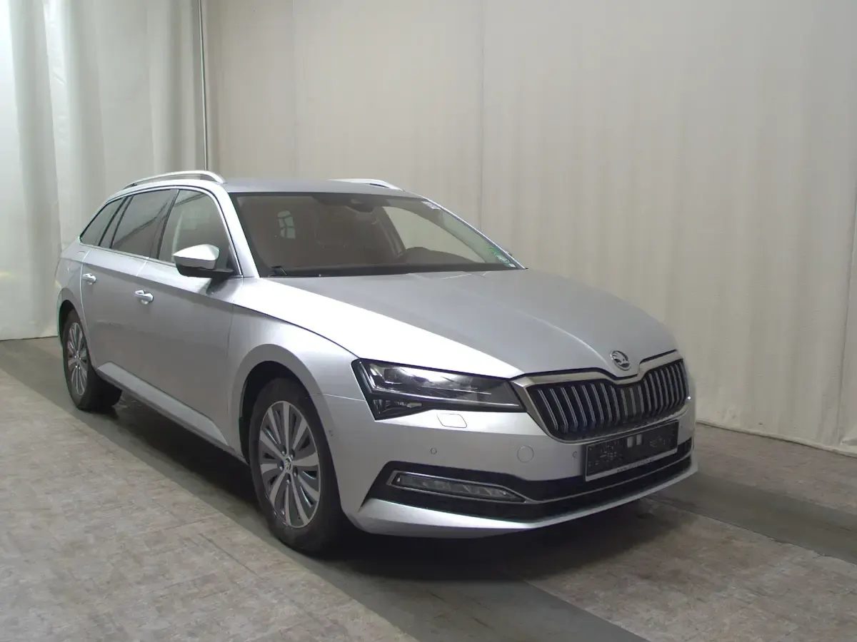 Gebraucht Skoda Superb Style 150 PS (110 kW) 2023 Silber Kombi