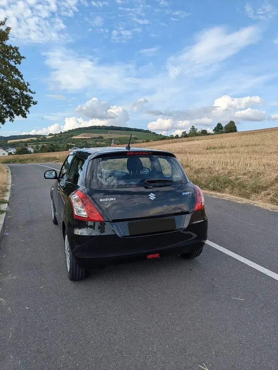 Gebraucht Suzuki Swift Club 94 PS (69 kW) 2015 Schwarz Kleinwagen
