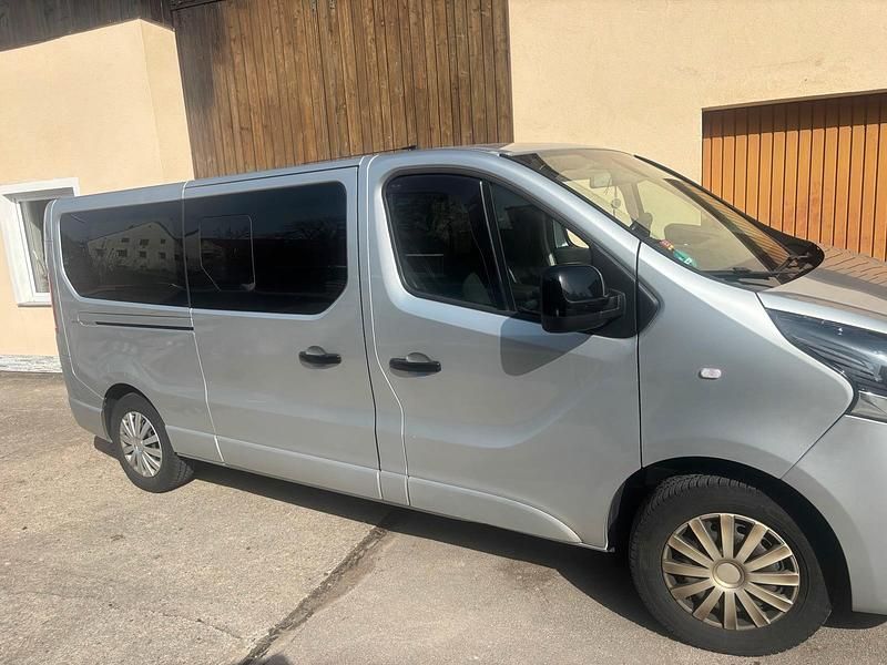 Gebraucht Opel Vivaro S 125 PS (91 kW) 2018 Silber Van / Kleinbus