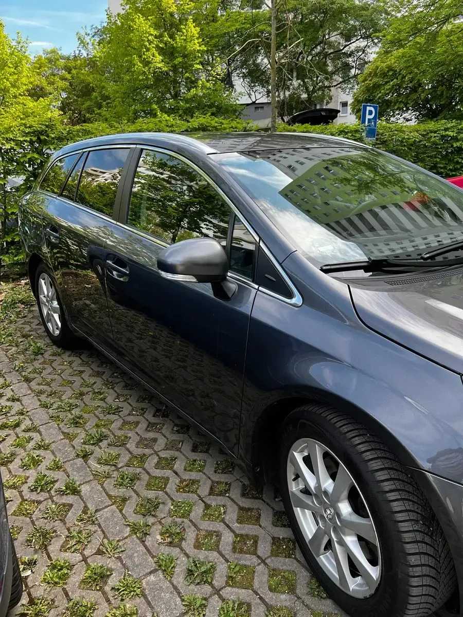 Gebraucht Toyota Avensis 2011 Grau Kombi