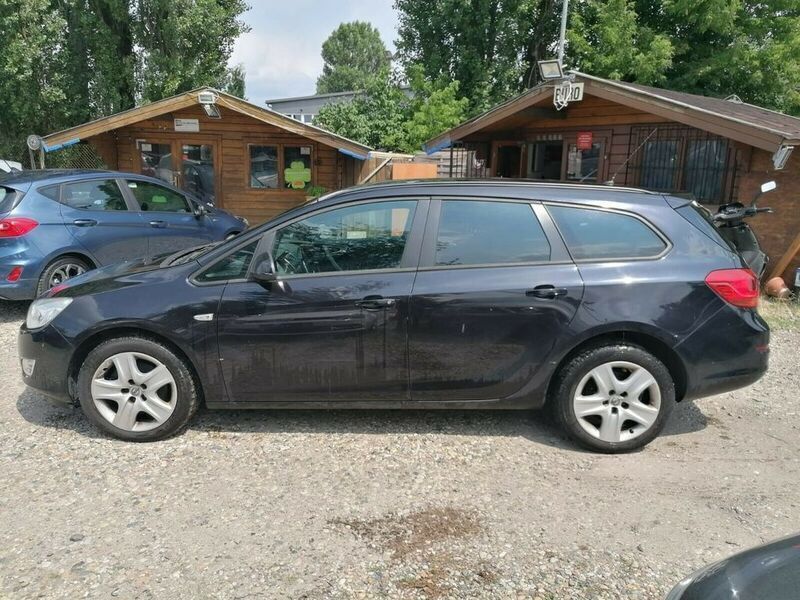 Gebraucht Opel Astra Design Edition 160 PS (117 kW) 2011 Schwarz Kombi