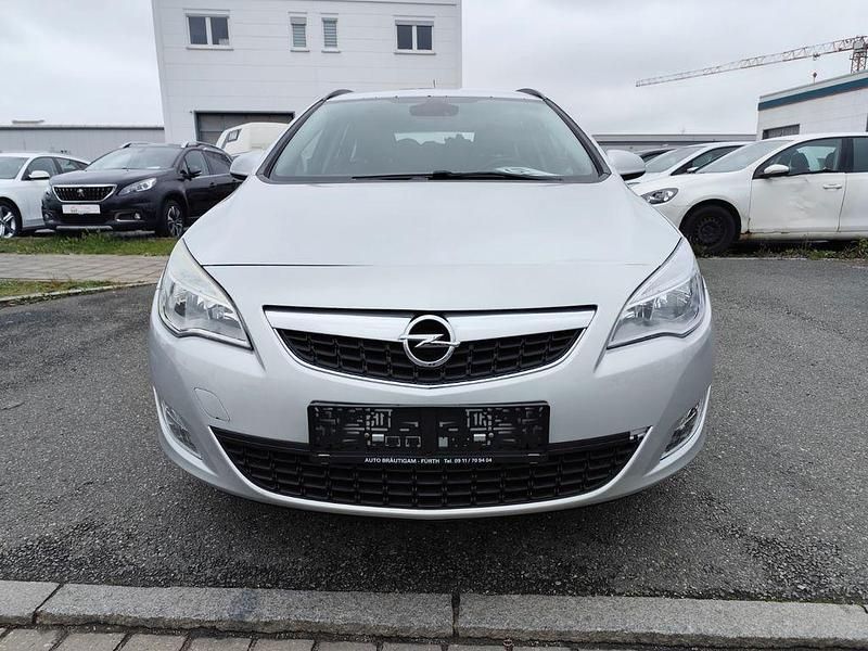 Gebraucht Opel Astra Edition 140 PS (102 kW) 2012 Silber Kombi
