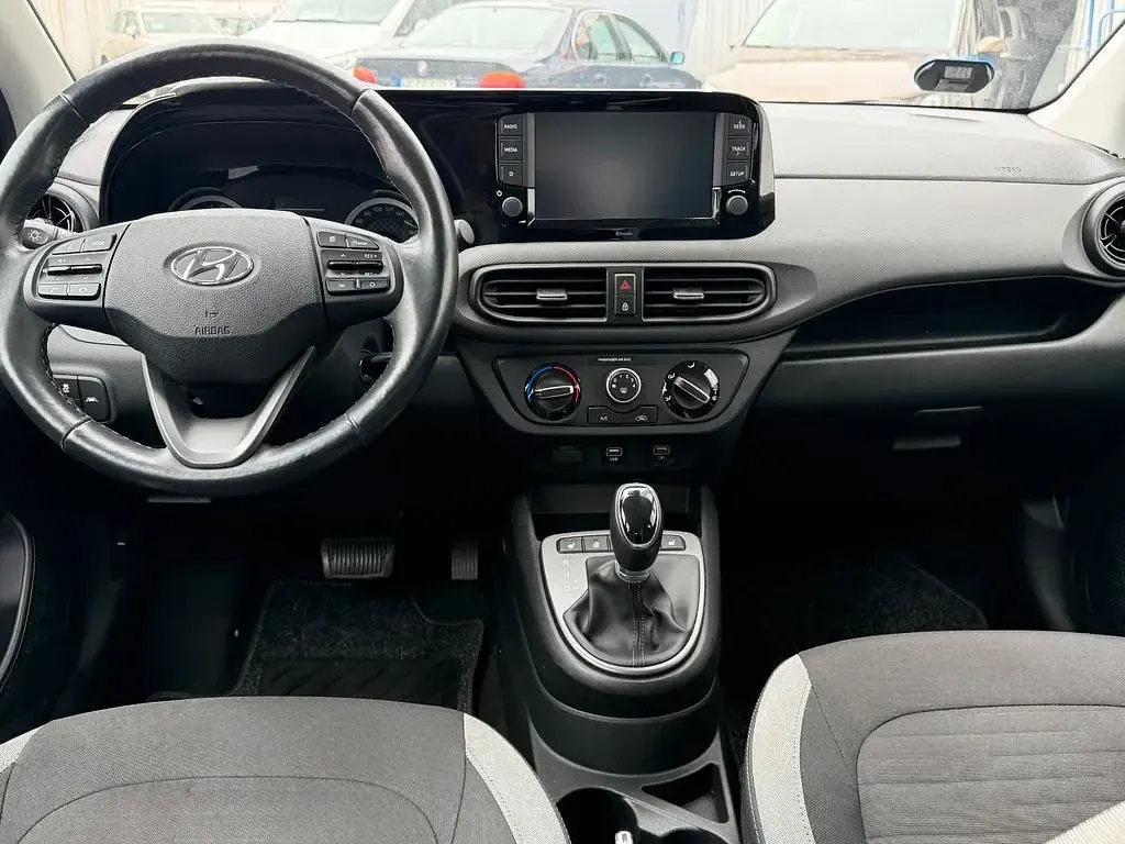 Gebraucht Hyundai i10 Trend 84 PS (61 kW) 2023 Silber Kleinwagen