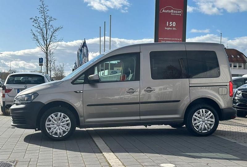 Gebraucht VW Caddy Trendline 125 PS (91 kW) 2017 Mojavebeige Van / Kleinbus