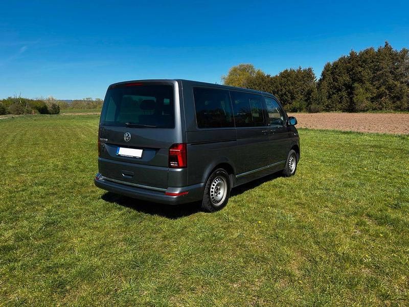 Używany VW Multivan Generation Six 150 KM (110 kW) 2022 Szary Minivan