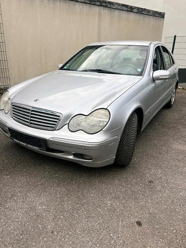 Silber Gebraucht 2001 Mercedes C240 Limousine | 2.899 € (Fairer Preis) - Bild 1/4