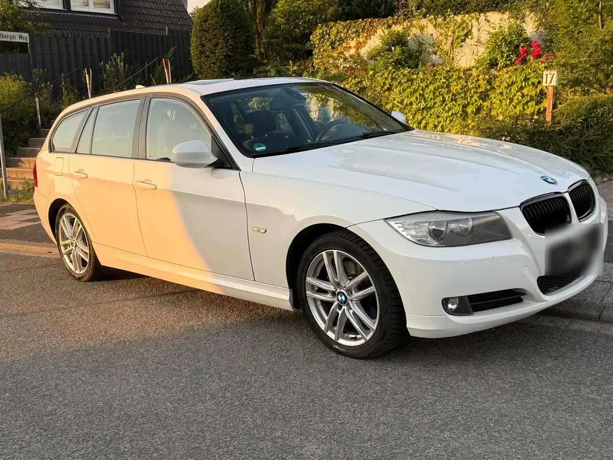 Gebraucht BMW 320 184 PS (135 kW) 2011 Weiß Kombi