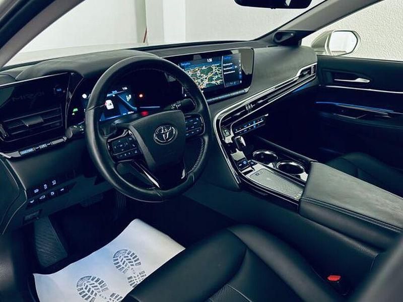 Gebraucht Toyota Mirai Executive 182 PS (133 kW) 2021 Precious silver Limousine