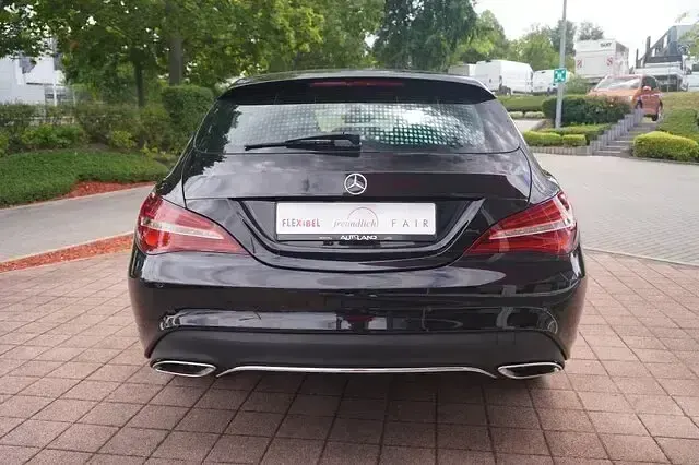 Gebraucht Mercedes CLA180 AMG line 122 PS (89 kW) 2017 Schwarz Coupé