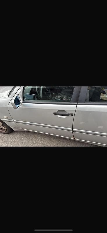 Silber Gebraucht 1999 Mercedes C180 Limousine | 3.500 € (Teuer) - Bild 1/4