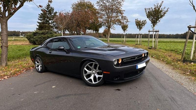 Grau Gebraucht 2015 Dodge Challenger Coupé | 17.800 € (Teuer) - Bild 1/4