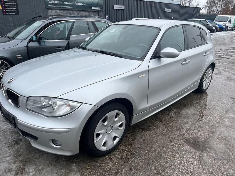 Silber Gebraucht 2005 BMW 118 Advantage Kleinwagen | 1.690 € (Guter Preis) - Bild 1/4