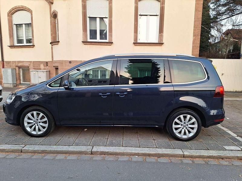 Gebraucht VW Sharan Comfortline 184 PS (135 kW) 2015 Blau Van / Kleinbus