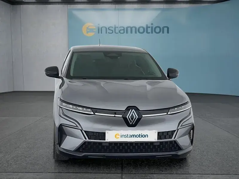 Używany Renault Megane E-Tech 96 kW (131 KM) 2022 Szary Sedan/Limuzyna