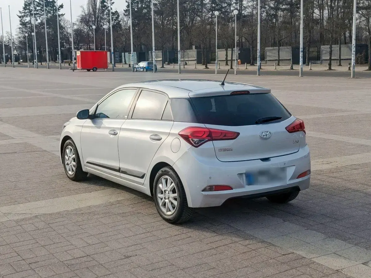 Gebraucht Hyundai i20 Passion 84 PS (61 kW) 2017 Silber Kleinwagen