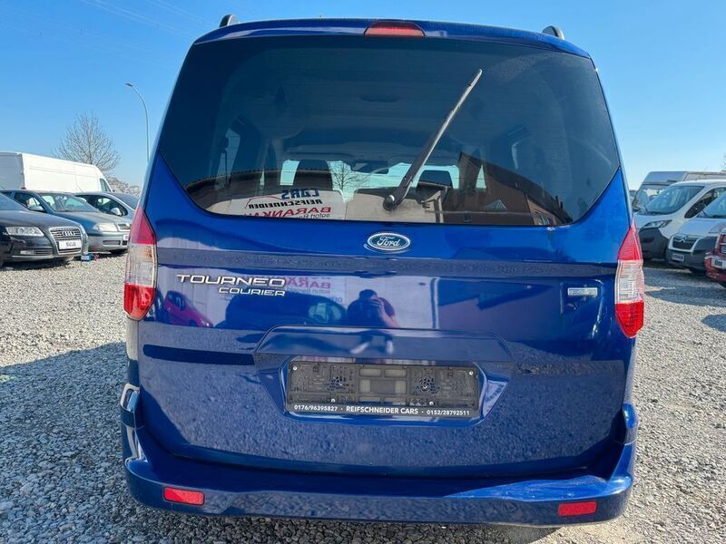 Gebraucht Ford Tourneo Courier Titanium 101 PS (74 kW) 2015 Blau Van / Kleinbus