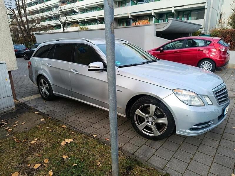 Gebraucht Mercedes E250 204 PS (150 kW) 2011 Silber Kombi