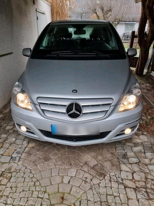 Grau Gebraucht 2010 Mercedes B200 Van / Kleinbus | 9.600 € (Etwas zu teuer) - Bild 1/4