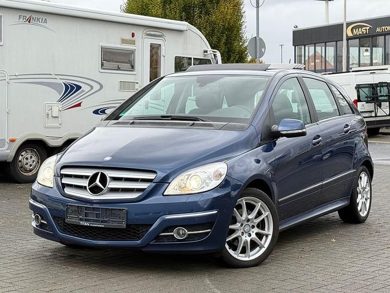 Blau Gebraucht 2010 Mercedes B200 Van / Kleinbus | 7.850 € (Fairer Preis) - Bild 1/4
