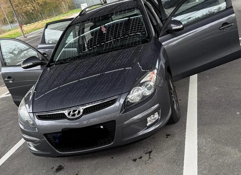 Gebraucht Hyundai i30 143 PS (105 kW) 2009 Grau Kombi
