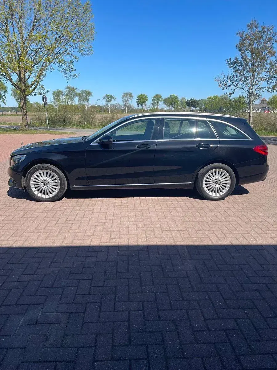 Gebraucht Mercedes C180 Exclusive 156 PS (114 kW) 2017 Schwarz Kombi