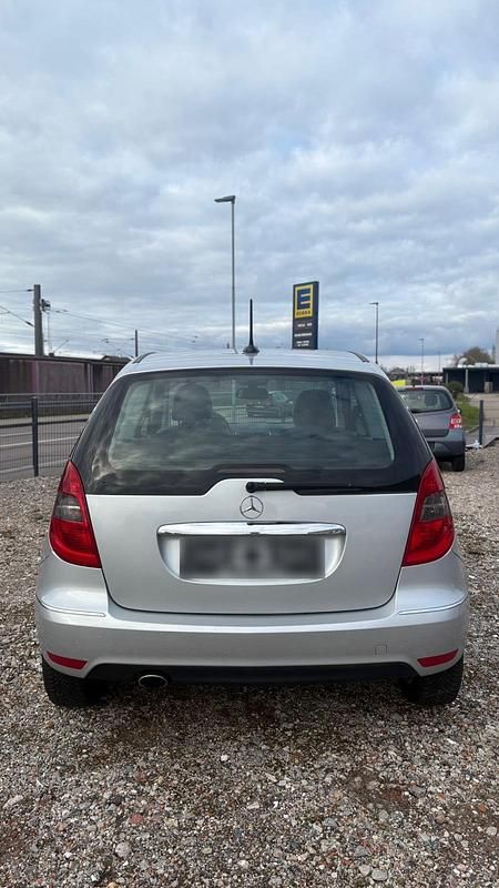 Gebraucht Mercedes A160 95 PS (69 kW) 2010 Silber Kleinwagen
