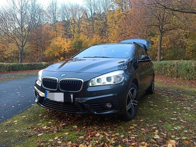 Schwarz Gebraucht 2014 BMW 218 Sport Line Kombi | 9.850 € (Fairer Preis) - Bild 1/4