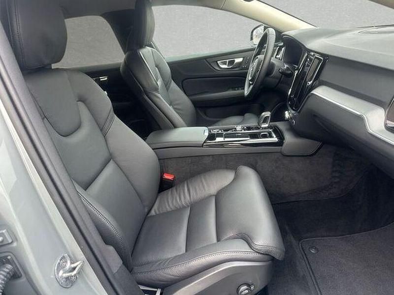 Gebraucht Volvo V60 Plus 349 PS (256 kW) 2025 Vapour grey Kombi