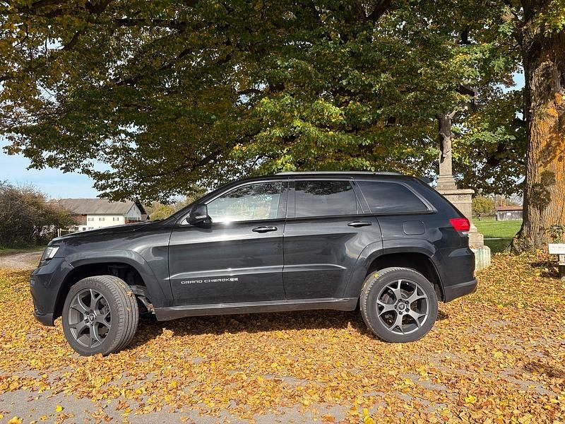 Gebraucht Jeep Grand Cherokee Summit 250 PS (183 kW) 2013 Schwarz SUV