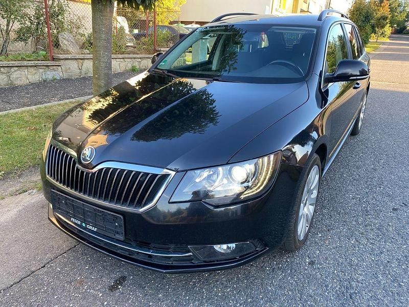 Schwarz Gebraucht 2014 Skoda Superb Ambition Kombi | 8.990 € (Fairer Preis) - Bild 1/4