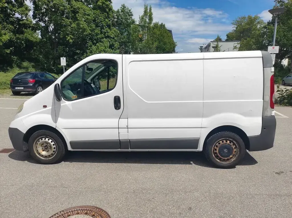 Gebraucht Opel Vivaro 114 PS (83 kW) 2007 Weiß Van / Kleinbus