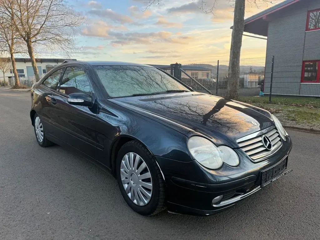 Gebraucht Mercedes C200 122 PS (89 kW) 2003 Schwarz Limousine