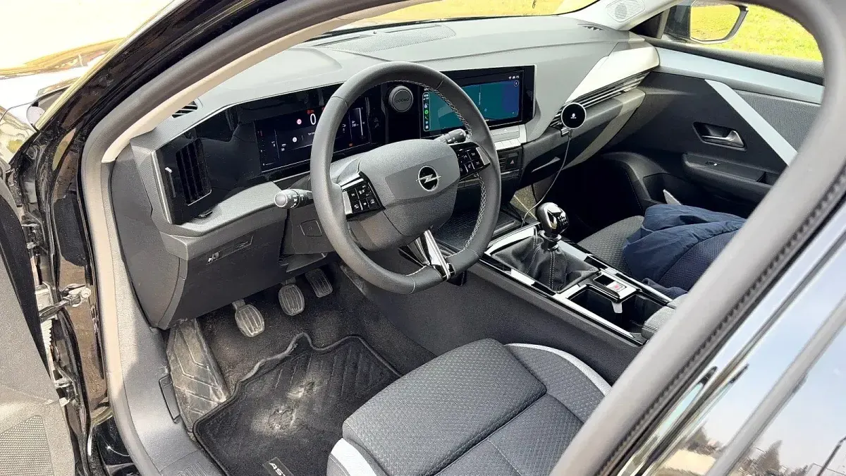 Gebraucht Opel Astra 110 PS (80 kW) 2024 Schwarz Kleinwagen
