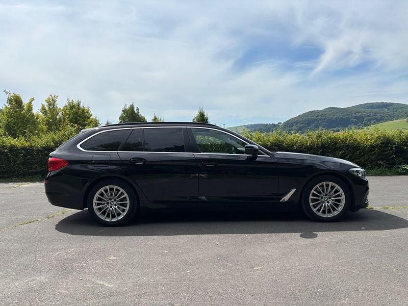 Gebraucht BMW 520 190 PS (139 kW) 2018 Schwarz Kombi