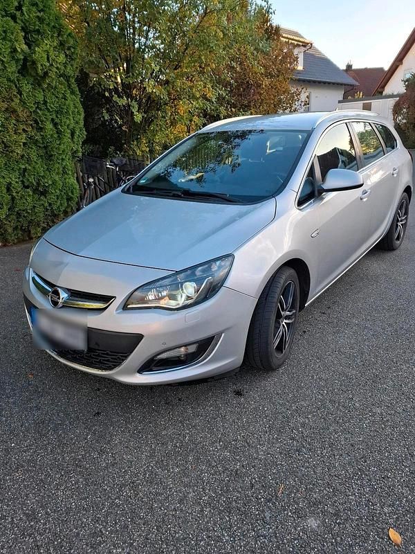 Grau Gebraucht 2015 Opel Astra Kombi | 5.100 € (Fairer Preis) - Bild 1/4