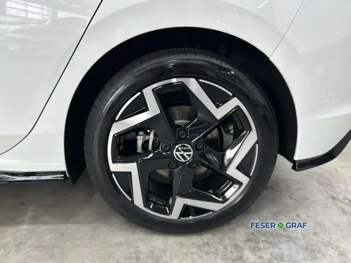 Gebraucht VW Golf VIII R 150 PS (110 kW) 2025 Pure white Limousine