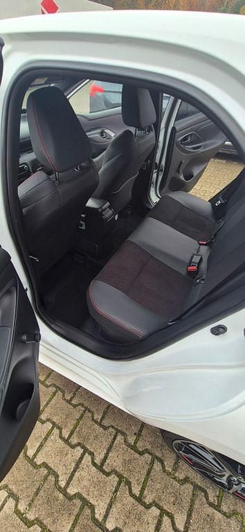Gebraucht Toyota Yaris Sport 116 PS (85 kW) 2023 Weiß Limousine