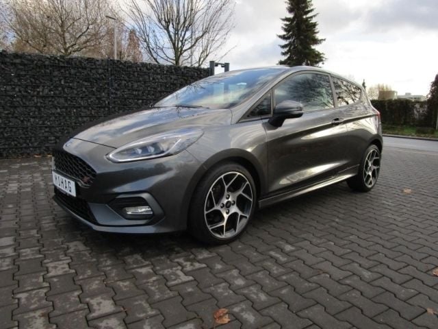 Grau Gebraucht 2018 Ford Fiesta ST Kleinwagen | 15.490 € (Fairer Preis) - Bild 1/4
