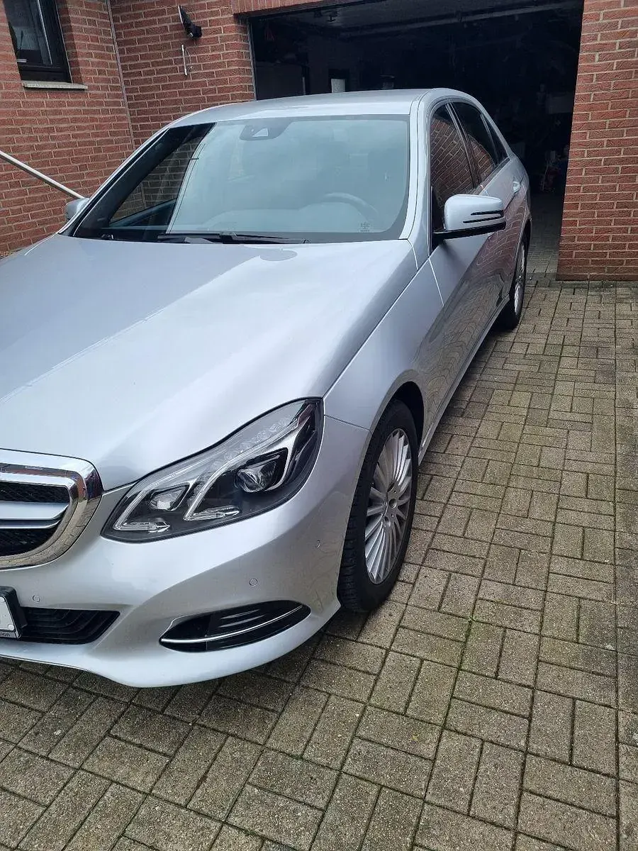 Gebraucht Mercedes E250 204 PS (150 kW) 2015 Silber Limousine