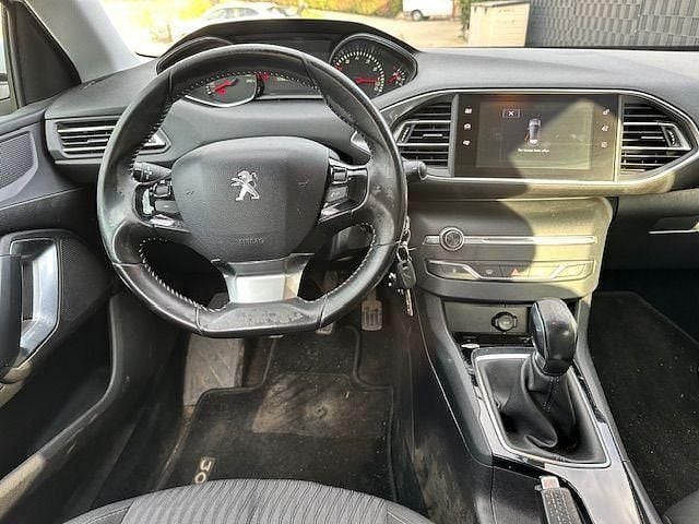 Gebraucht Peugeot 308 110 PS (80 kW) 2015 Weiß Limousine