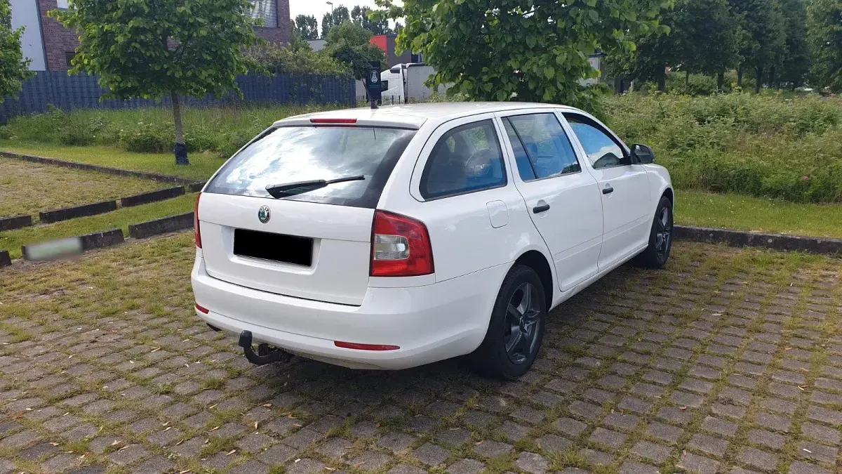 Gebraucht Skoda Octavia 105 PS (77 kW) 2011 Weiß Kombi