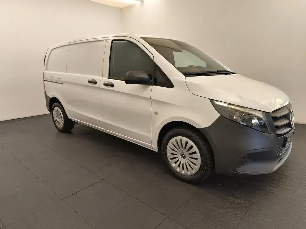 Gebraucht Mercedes Vito 136 PS (100 kW) 2024 Arktikweiß Van