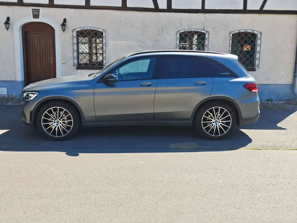 Gebraucht Mercedes GLC200 AMG line Plus 197 PS (144 kW) 2021 Grau SUV