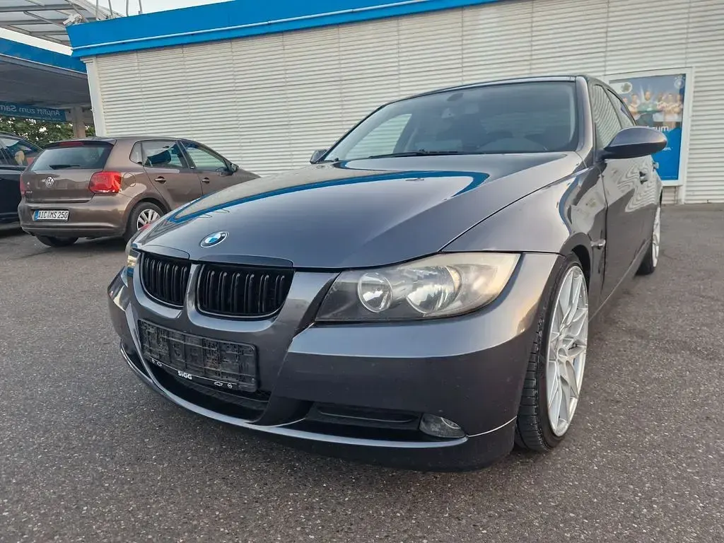 Gebraucht BMW 318 129 PS (94 kW) 2007 Grau Limousine