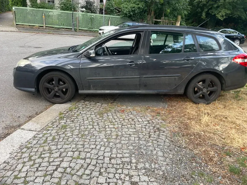 Gebraucht Renault Laguna GrandTour 110 PS (80 kW) 2010 Grau Kombi