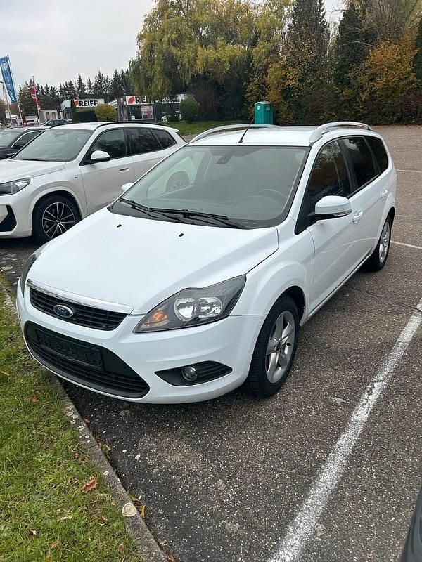 Weiß Gebraucht 2009 Ford Focus Style Kombi | 3.550 € (Fairer Preis) - Bild 1/4