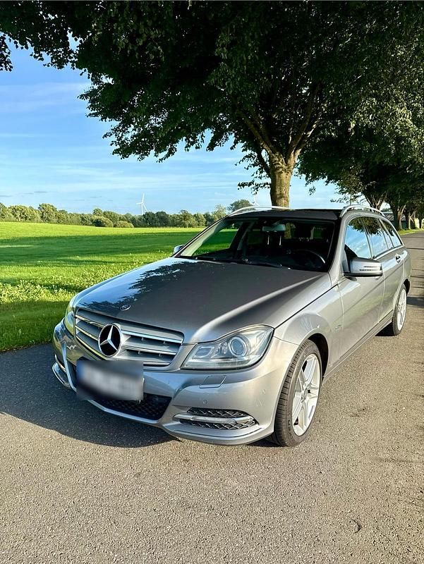 Grau Gebraucht 2011 Mercedes C300 Kombi | 9.900 € (Fairer Preis) - Bild 1/4