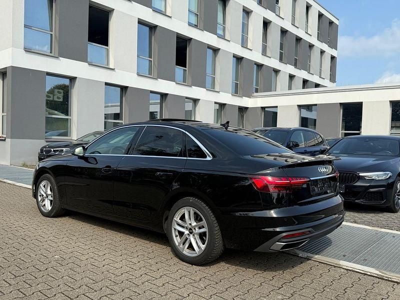Gebraucht Audi A4 Ambiente 163 PS (119 kW) 2022 Schwarz Limousine
